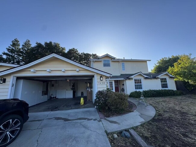 Building Photo - 1450 Meadow Ln