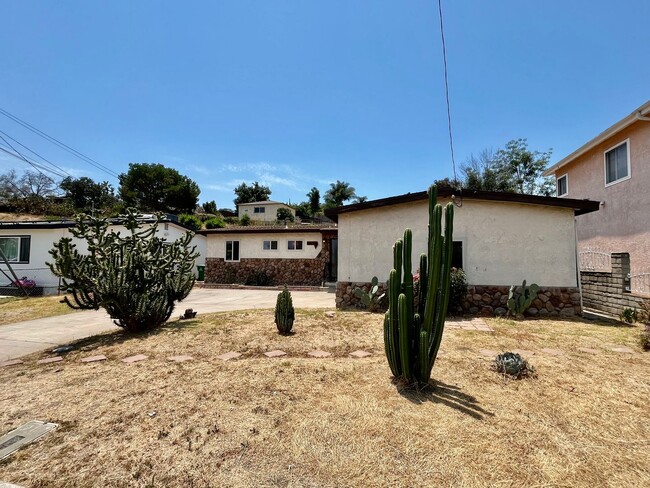 Foto del edificio - Beautiful 3B 2BA Home in Paradise Hills