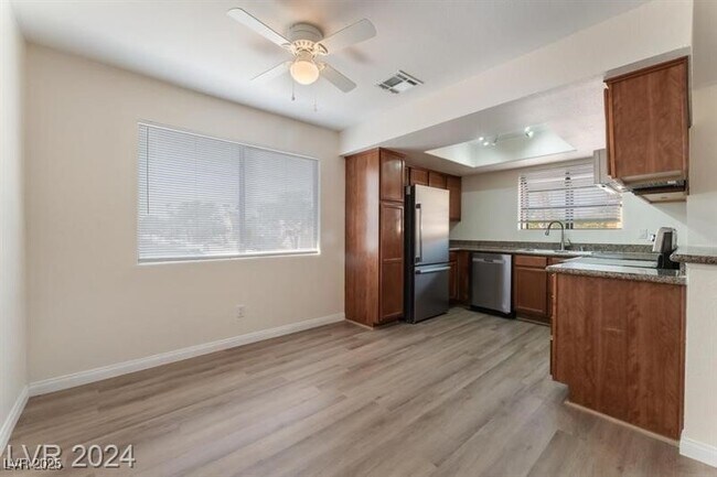 Foto del edificio - 7200 W Pirates Cove Rd