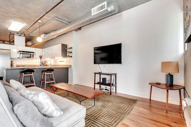 Foto del edificio - 645 W 9th St
