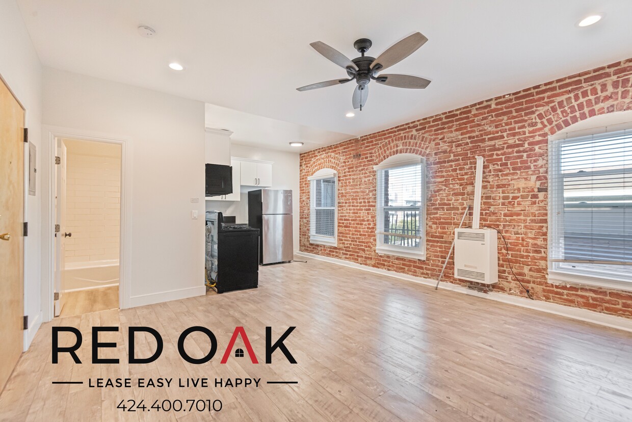 Foto principal - 3048 1/2 W 12th St-10
