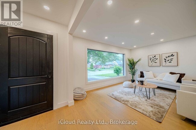 Building Photo - 94 Lynvalley Crescent