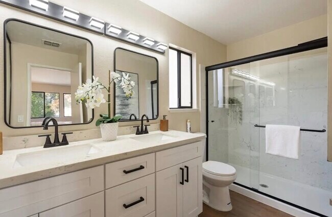 Foto del edificio - 211 River Run Cir