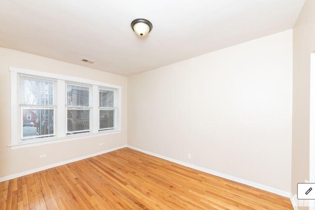 Building Photo - 2 bedroom in Chicago IL 60625
