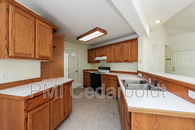 Building Photo - 117 N Sangre De Cristo Ave