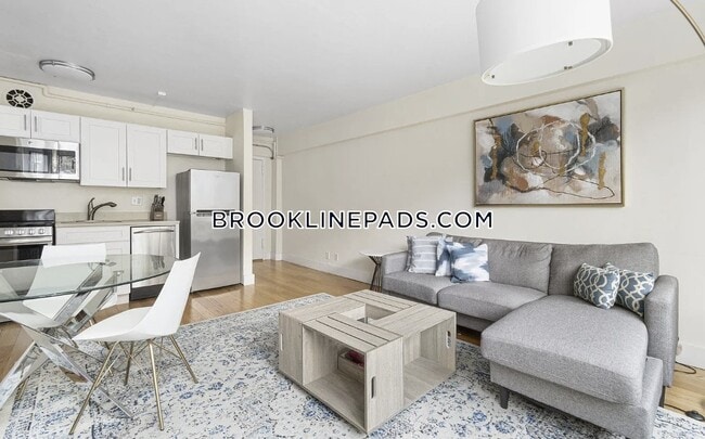 Building Photo - 1440 Beacon St