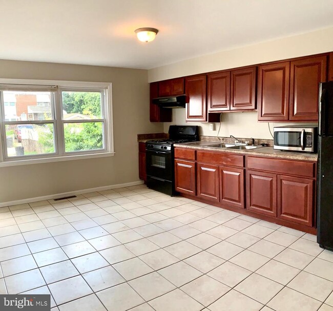 Building Photo - 8023 Gough St