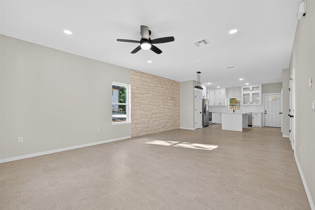 Foto del edificio - 10594 Rustling Oaks Dr