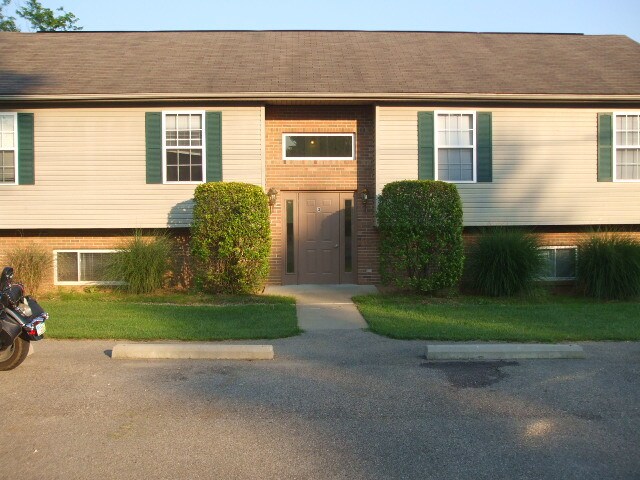 Primary Photo - 5 N Montague Ave