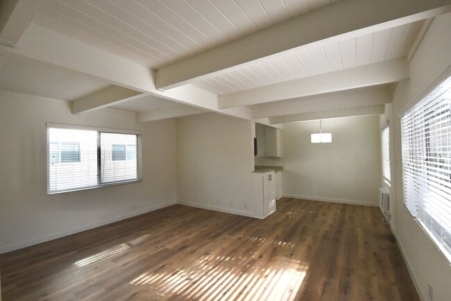 Foto del edificio - 6125 Whitsett Ave