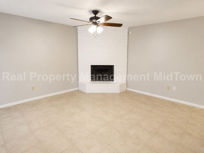 Building Photo - 4209 Wingrove Dr