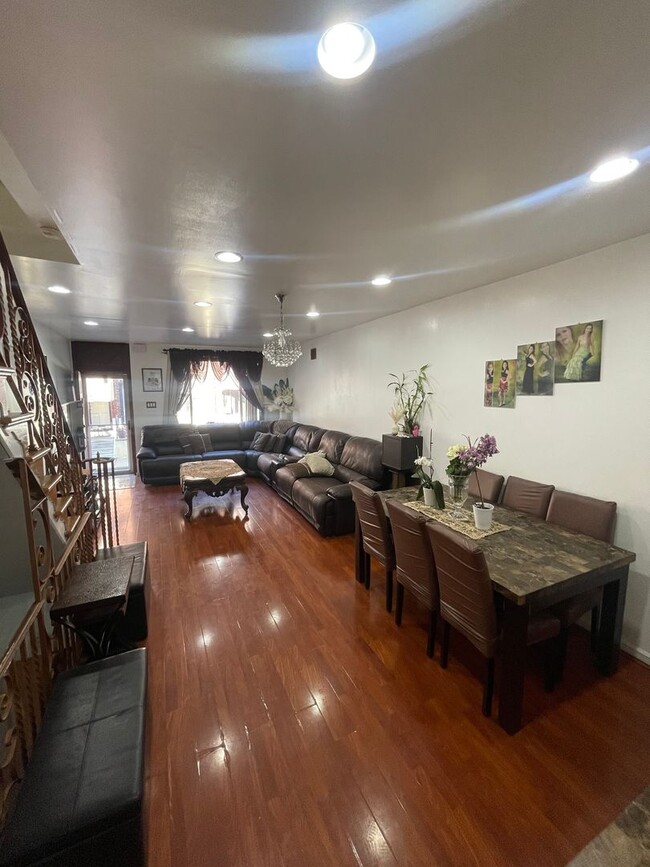 Foto del edificio - Beautifully Updated 3 Bedroom House Availa...