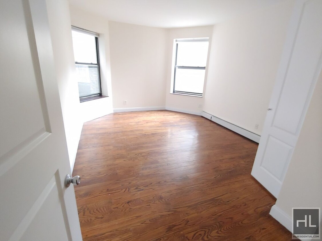 Foto principal - 213 W 135th St