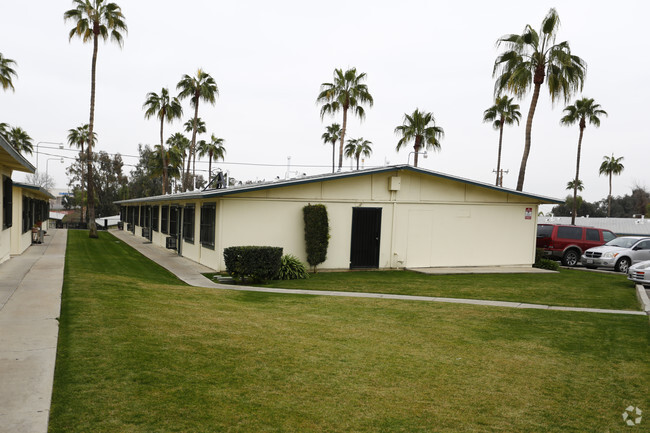 Building Photo - Villa La Jolla