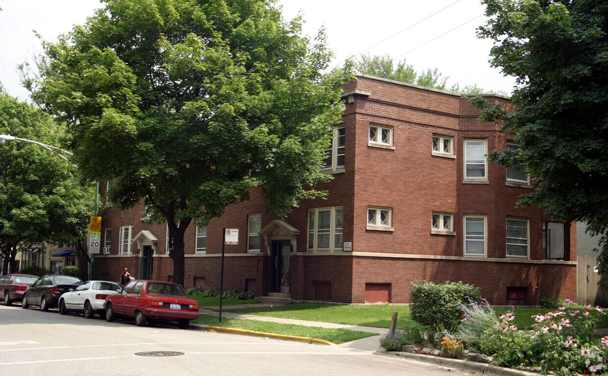 Primary Photo - 1337 W Loyola Ave