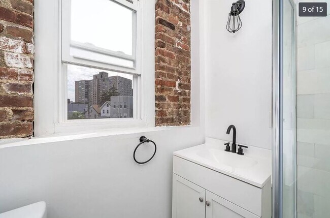 Foto del edificio - 187 Hopkins Ave