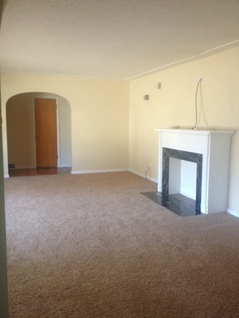 Building Photo - CLASSIC HOME CORNER LOT HARDWOOD FLOORS