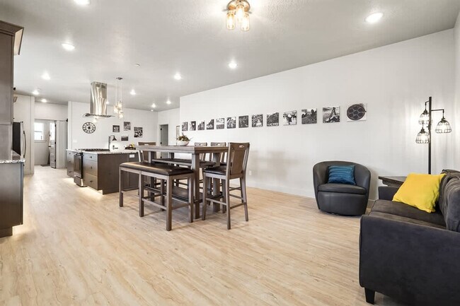 Foto del edificio - 303 CM Rdg Ln