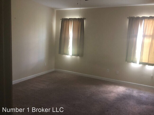 Building Photo - 15036 Evergreen Oak Loop