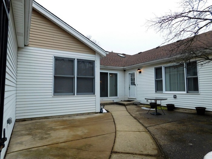 Building Photo - 966 Dartmouth Drive, Wheaton, IL, 60189