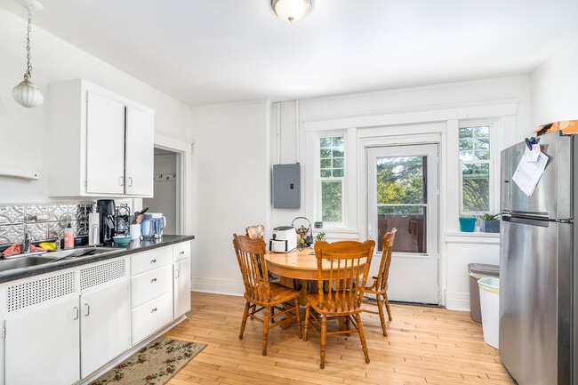 Kitchen - 2307 E Superior St