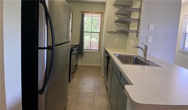 Foto del edificio - 4500 E Oltorf St