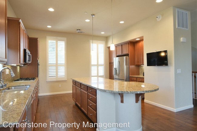 Building Photo - 4 br, 3.5 bath House - 3051 Ruby Ave