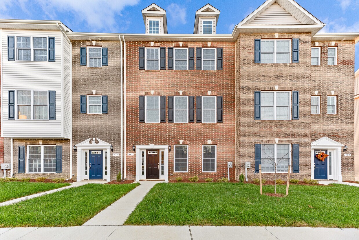 Primary Photo - 981 Rye Dr