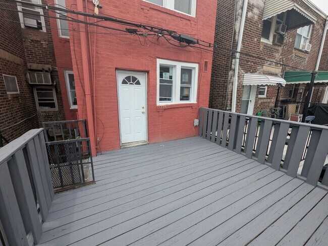 Foto del edificio - Updated Row - Torresdale