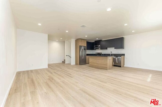 Foto del edificio - 2103 Burnside Ave