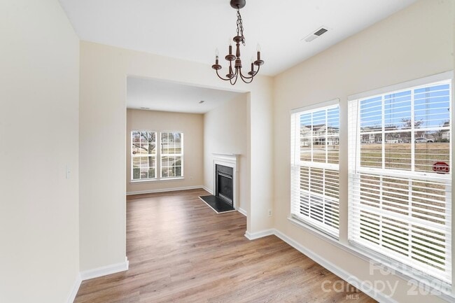 Foto del edificio - 4901 Sunburst Ln