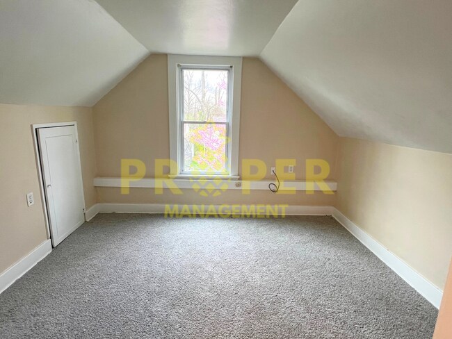 Foto del edificio - 2 bedrooms 1 bathroom house