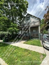 Building Photo - 7605 Vineyard Ave