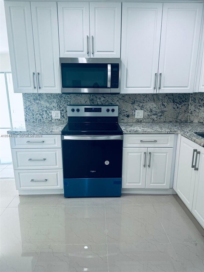 Foto del edificio - 4200 Hillcrest Dr