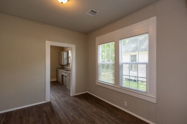 Building Photo - Cute 2 Bed / 1 bath home in Beaumont! Move...