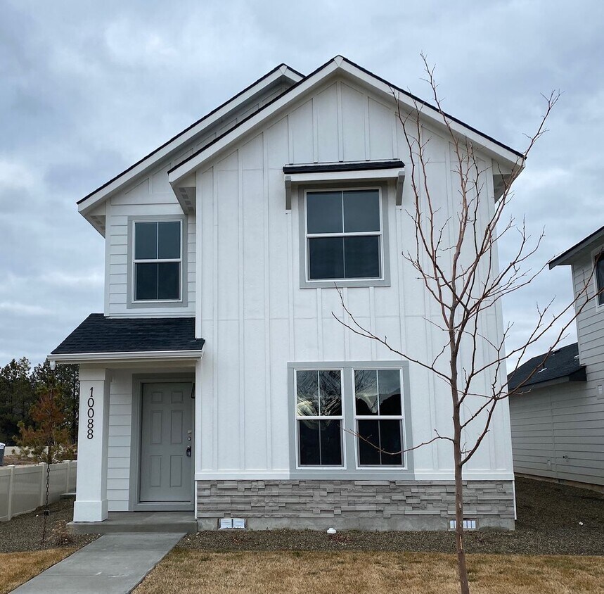 Foto principal - Newer 3-Bedroom Home in Boise!