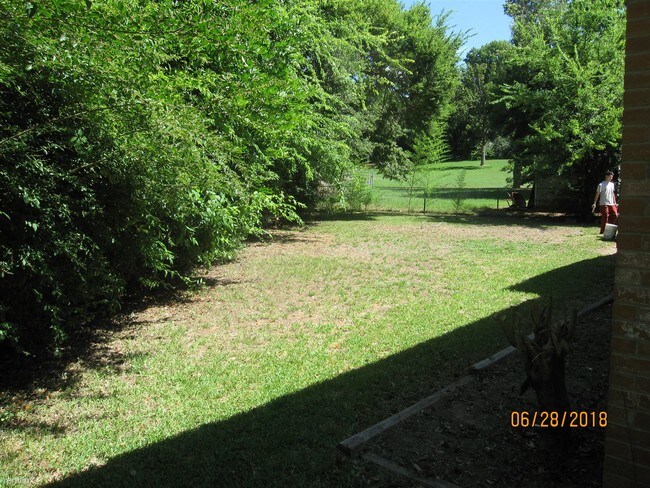 Building Photo - 3 br, 2 bath House - 2409 S Robertson Ave