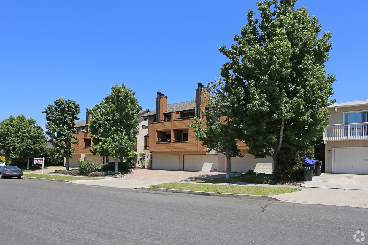Building Photo - 1660 Chalcedony St