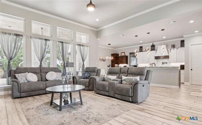 Foto del edificio - 6743 Misty Creek Ln