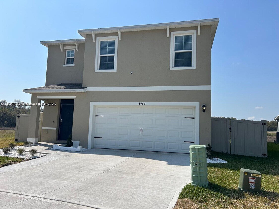 Foto principal - 3464 Sandalwood Dr