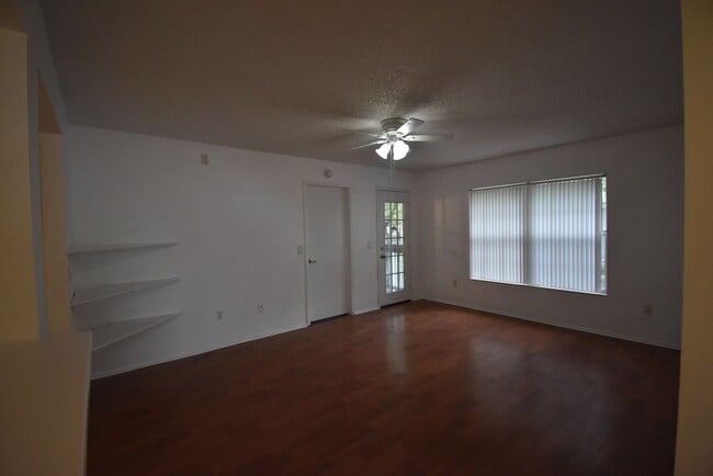 Building Photo - OCALA: 2 Bed/2 Bath, 2nd Floor Condo in Co...