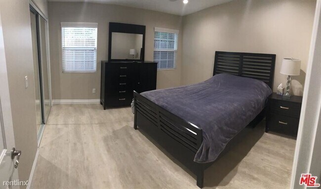 Foto del edificio - 2 br, 1.5 bath Condo - 22701 Erwin St