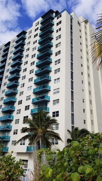 Photo - 4001 S Ocean Dr Apartment