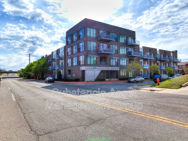 Foto del edificio - 444 N Central Ave