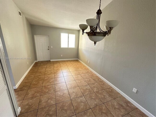 Foto del edificio - 1651 SE 28th Ct