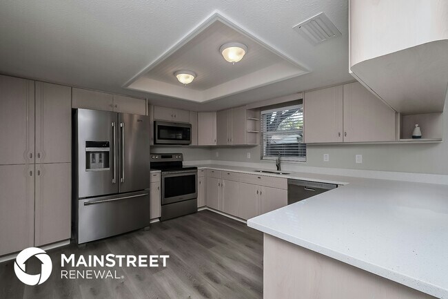 Building Photo - 7900 Lightfoot Dr