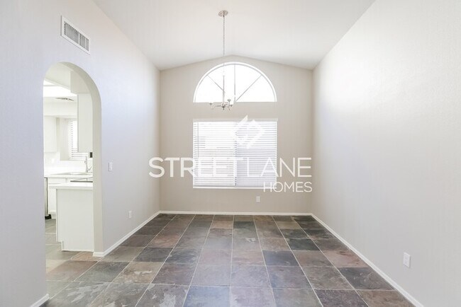 Building Photo - Charming 3 Bedroom in Phoenix!