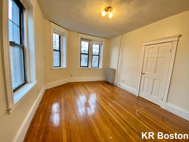 Building Photo - 26 Saint Stephen St