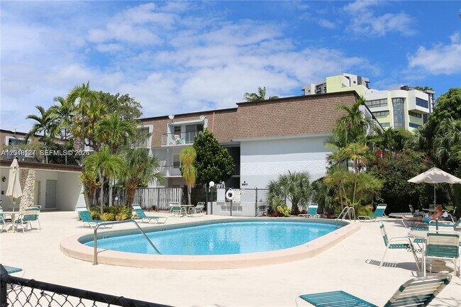 Building Photo - 9611 SW 77th Ave