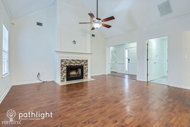 Foto del edificio - 240 Saratoga Court